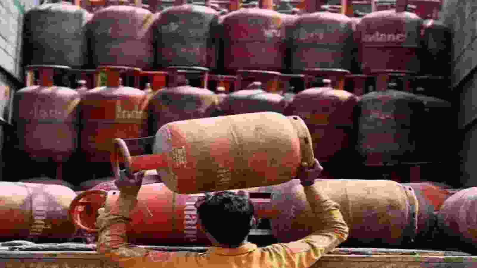 LPG Subsidy: 1 अक्टूबर से पहले फटाफट करा लें ये काम वरना नहीं मिलेगी LPG सब्सिडी, आया नया नियम