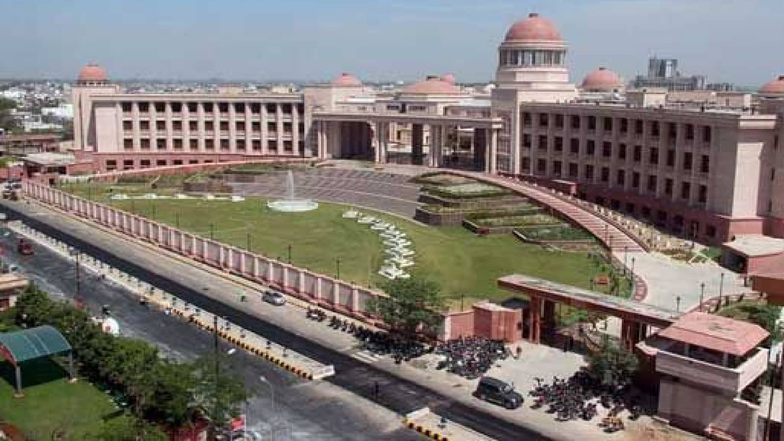 SBI Loan Recovery: विधवा पत्नी की एफडी से बैंक ने गुपचुप की पति के लोन की वसूली, हाईकोर्ट ने सुनाया ब्याज सहित पैसा लौटाने का फैसला