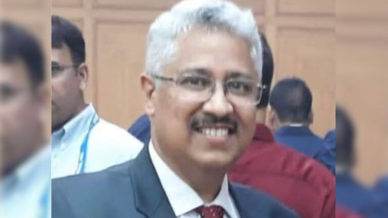 इस IAS अधिकारी को मिली CBSE की कमान, जानें केंद्र सरकार ने किसे बनाया चेयरपर्सन