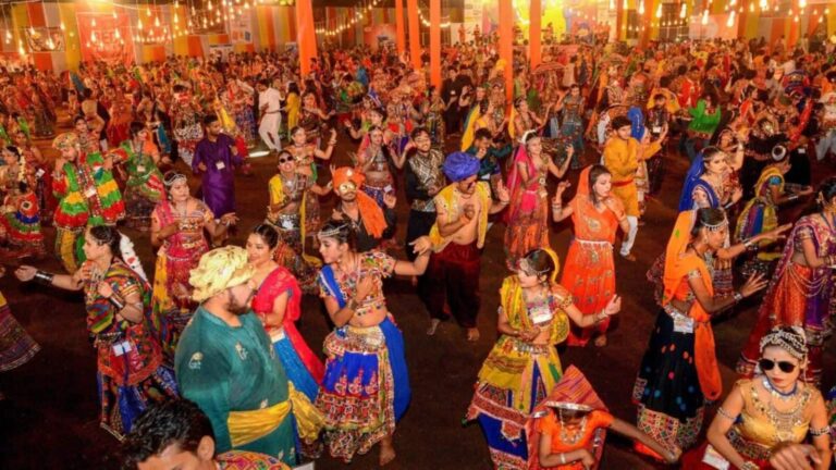 नवरात्रि में गरबा पंडालों में मुस्लिमों की एंट्री पर बैन! महाराष्ट्र में VHP का बड़ा फैसला