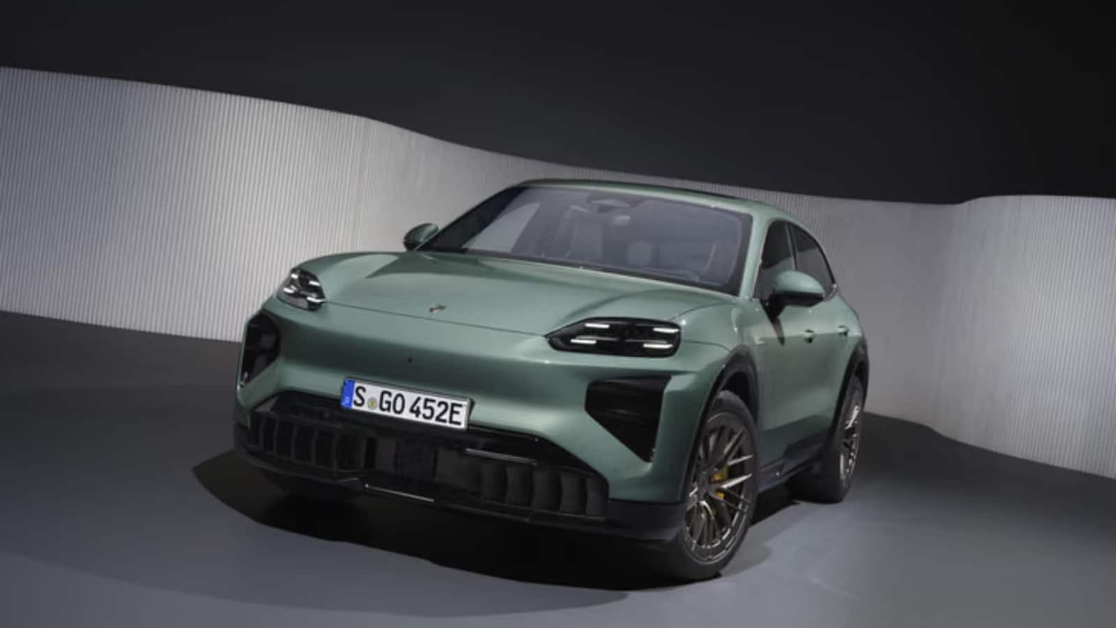 Porsche Cayenne Electric भारत में कल होगी लॉन्च, मिलेगा 1,156hp की पावर और 642km की रेंज