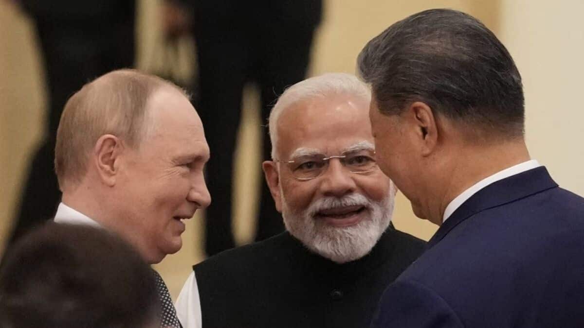 पुतिन, भारत-चीन के साथ मिलकर बनाना चाहते हैं 'SCO बैंक', जिस पर नहीं चलेगा अमेरिका का कोई दांव! जानिए ये पूरी प्लानिंग