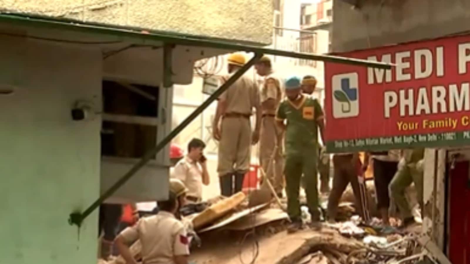 Delhi Building Collapse: 'मलबे के अंदर से फोन कर रहे छात्र', दिल्ली बिल्डिंग हादसे की हैरान कर देने वाली कहानी आई सामने