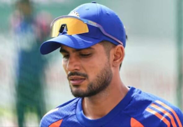IND vs WI: शुभमन गिल हुए चोटिल, सिराज की खतरनाक गेंद पर घायल हुए भारतीय कप्तान