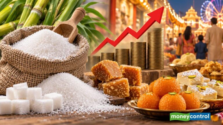 Sugar Prices: त्योहारों से पहले चीनी के दाम में तेज उछाल, गुड़ और मिठाई भी महंगे हुए