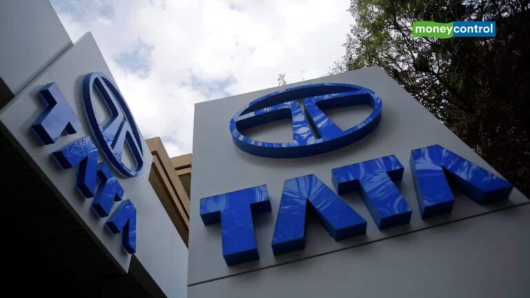 Tata Group Stocks : टाटा संस के चेयरमैन की पुनर्नियुक्ति पर मचे घमासान से बाजार नाखुश, टाटा ग्रुप के शेयरों में तेज गिरावट