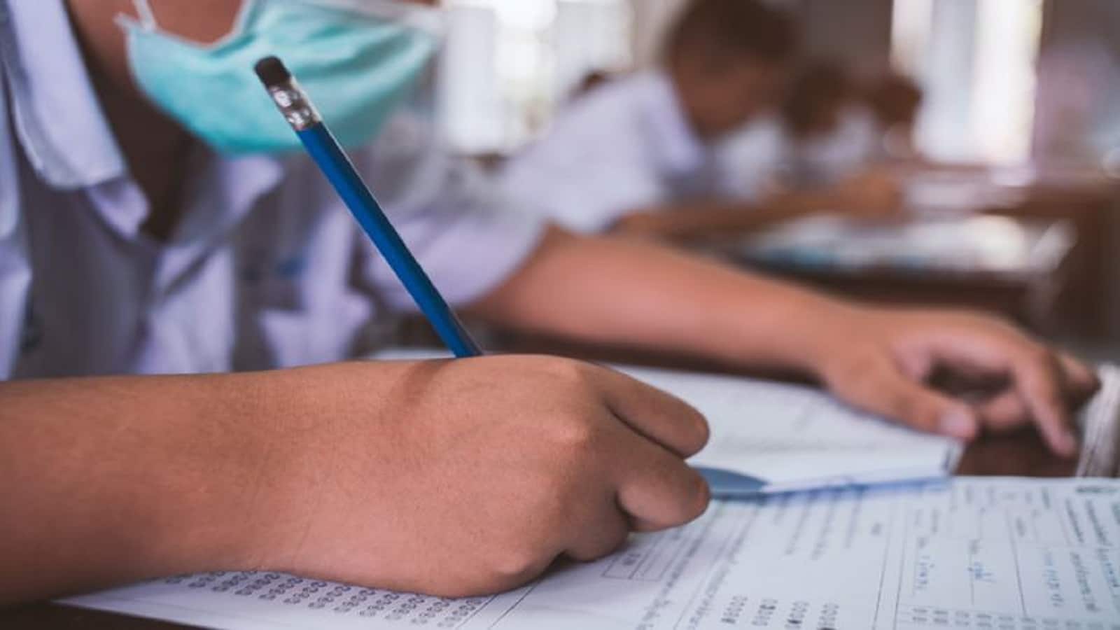 UP Board Exam 2027: स्कूल अब इस तारीख तक जमा कर सकेंगे 10वीं-12वीं के छात्रों की फीस, 1-6 अक्टूबर के बीच कर सकेंगे करेक्शन