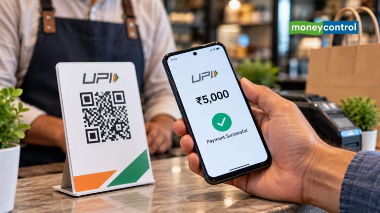 UPI MDR Charges: सरकार 15 अक्टूबर की डेडलाइन नहीं बढ़ाएगी, 18% GST का हो सकता है रिव्यू