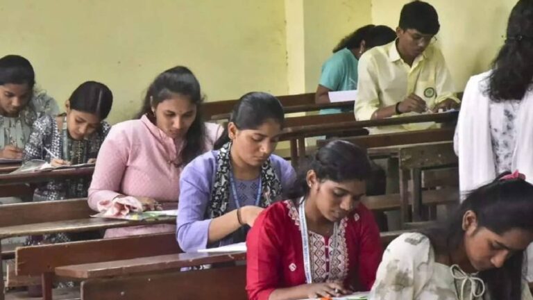 UP PET 2026: 23 से 25 अक्टूबर के बीच दो शिफ्ट में होगी पीईटी परीक्षा, जानें किन विषयों से आएंगे परीक्षा में प्रश्न