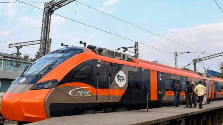 Vande Bharat Sleeper: क्या 12 अक्टूबर से चलेगी नई दिल्ली-वाराणसी स्लीपर वंदे भारत ट्रेन? इसका शेड्यूल भी बदलने की चर्चा