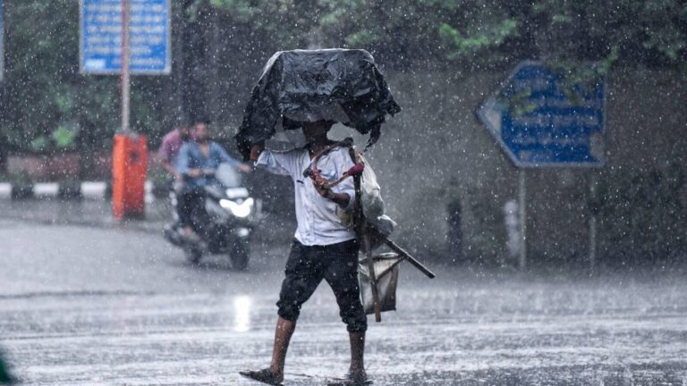 Delhi NCR Weather: दिल्ली-NCR में बदला मौसम, आंधी-तूफान के साथ कई इलाकों में हुई झमाझम बारिश, IMD ने जारी किया रेड अलर्ट