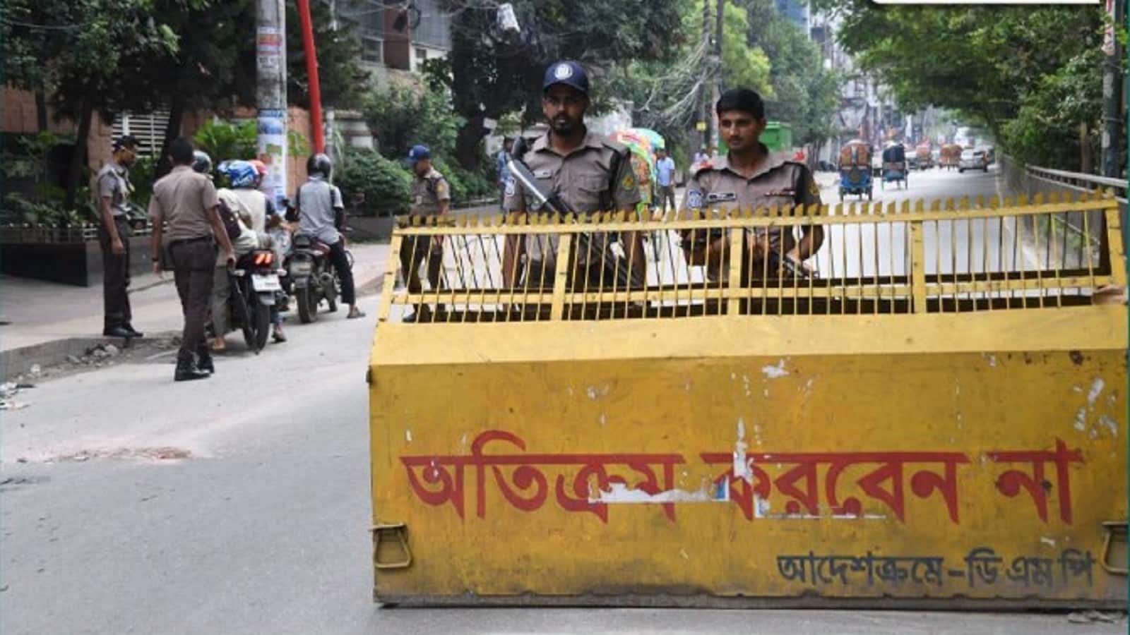 Dhaka bomb blast: सिलसिलेवार बम धमाकों के बाद छावनी बनी बांग्लादेश की राजधानी ढाका, ढाका पुलिस ने 500 से ज्यादा को किया गिरफ्तार