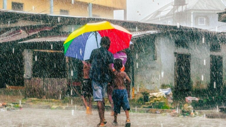 IMD Weather Update: समंदर में आ रहा भयंकर तूफान! मानसून की विदाई से पहले इन राज्यों में होगी आफत की बारिश