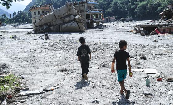 नेपाल में बाढ़ के बाद हज़ारों बच्चों को मानसिक स्वास्थ्य सहायता की ज़रूरत – UNICEF