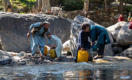 अफ़ग़ानिस्तान में 'बद से बदतर' होते हालात, लेकिन दुनिया ने फेरी नज़रें