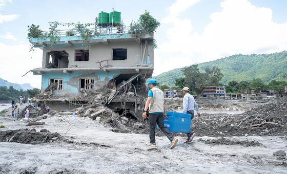 नेपाल की ‘प्रलयकारी’ बाढ़: हिमालय में बढ़ते जलवायु ख़तरे का संकेत