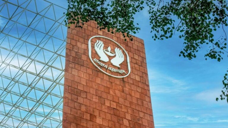 LIC Share Price: NSE IPO की एंकर बुक में भारतीय जीवन बीमा निगम रही सबसे बड़ी निवेशक, इश्यू खुलते ही शेयर 2% चढ़ा