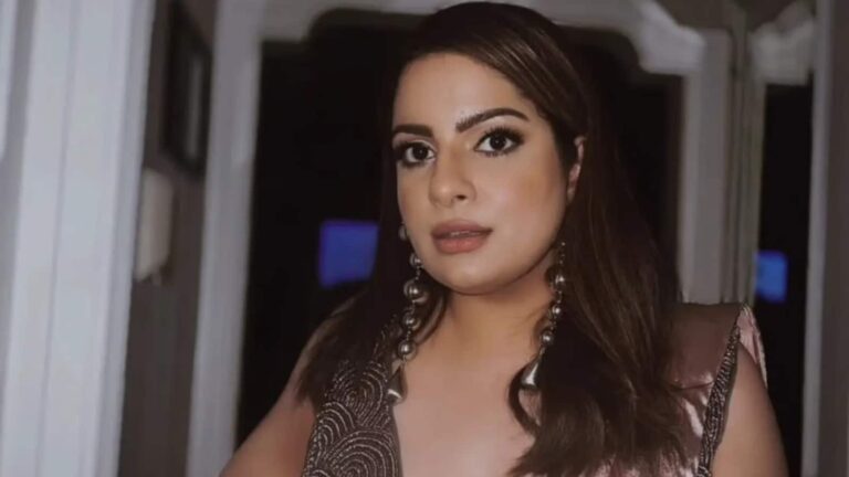 Mallika Dua: 'पाया की जगह दाल सूप दे रहे',  हॉस्पिटल के वेज मेन्यू को भला बुरा कहने पर ट्रोल हुईं मल्लिका दुआ