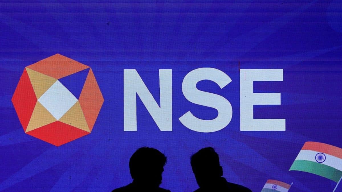 NSE IPO: आज है अंतिम मौका, क्या NSE आईपीओ में दांव लगाना सही है? जानिए कैसी हो सकती है लिस्टिंग