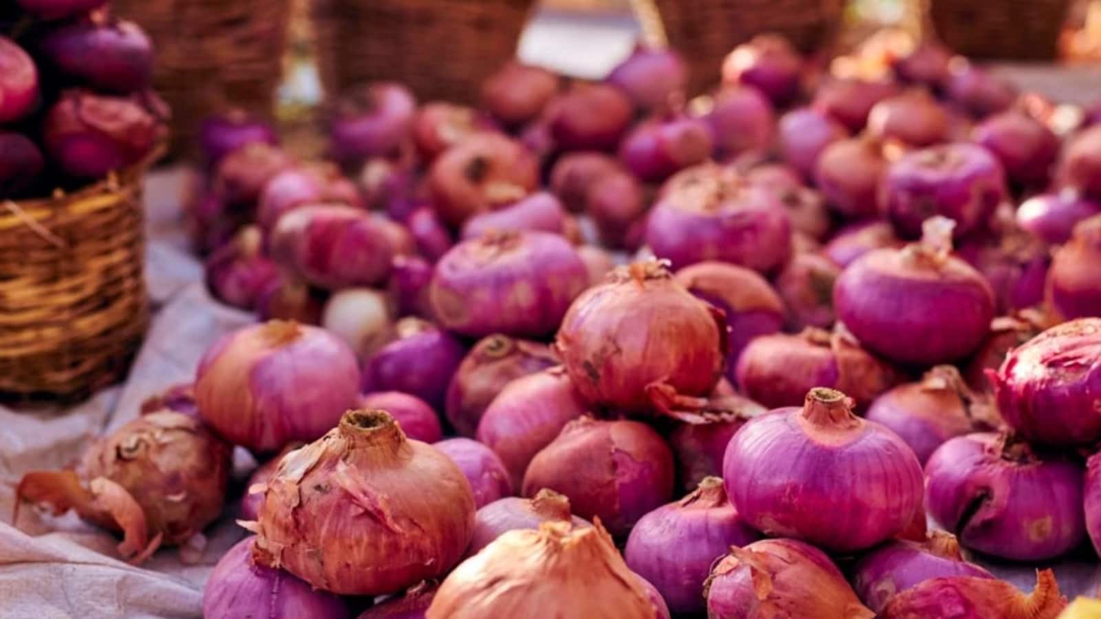Onion Prices: बंगाल में 35 रुपये किलो के भाव से 1400 मिट्रिक टन प्याज बेचा जा चुका, 24 सितंबर को अब कोलकाता पहुंच रही कांदा एक्सप्रेस