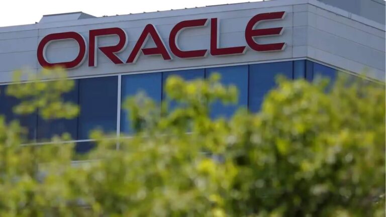 Oracle Layoffs: IT कंपनी फिर कर सकती है छंटनी, भारत में हजारों कर्मचारियों की जा सकती है नौकरी