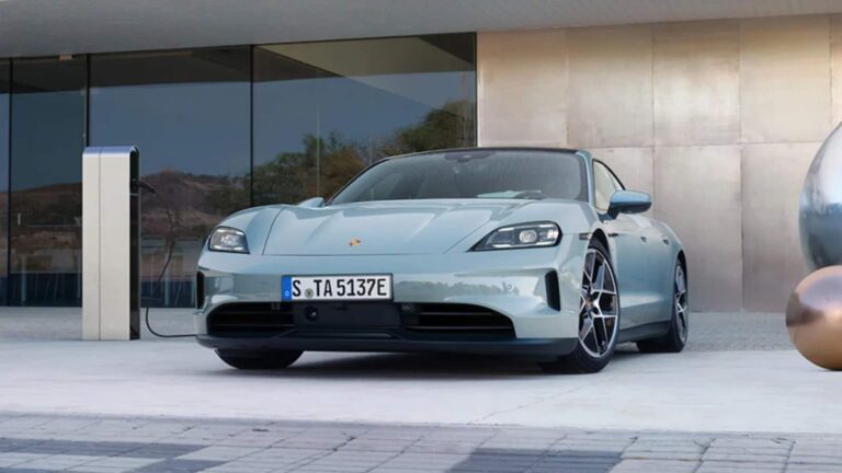 Porsche Layoffs: स्पोर्ट्स कार कंपनी में फिर जॉब कट, जा सकती हैं और 4100 नौकरियां