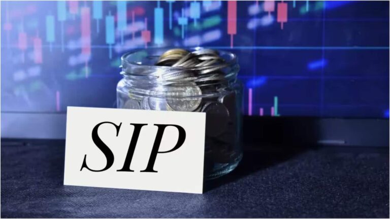SIP में डेली भी कर सकते हैं इनवेस्ट, मंथली सिप और डेली सिप में से किसमें निवेश करने पर होगी ज्यादा कमाई?
