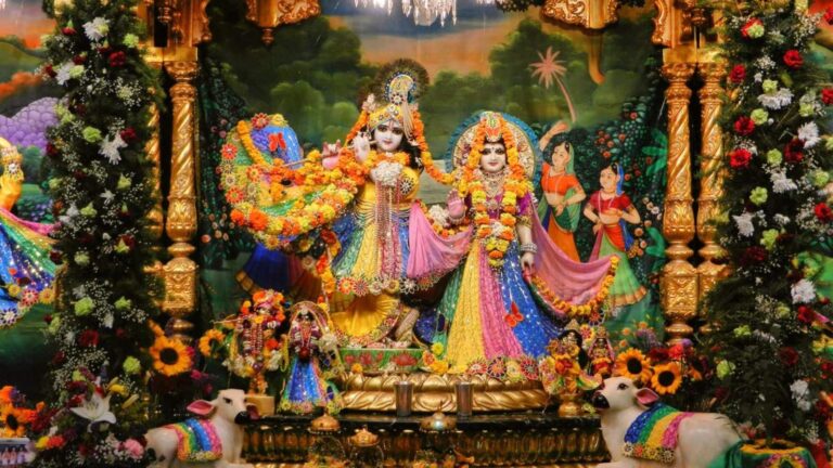 जन्माष्टमी पर वृंदावन जाने से पहले पढ़ें यह गाइड! बांके बिहारी मंगला आरती का समय, रूट डायवर्जन और पार्किंग नियम