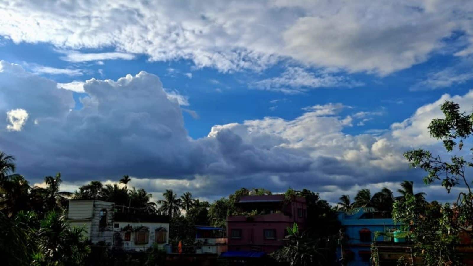 Delhi Weather Update: दिल्ली में फिर पलटेगा मौसम, जानें किस दिन होगी भारी बारिश!