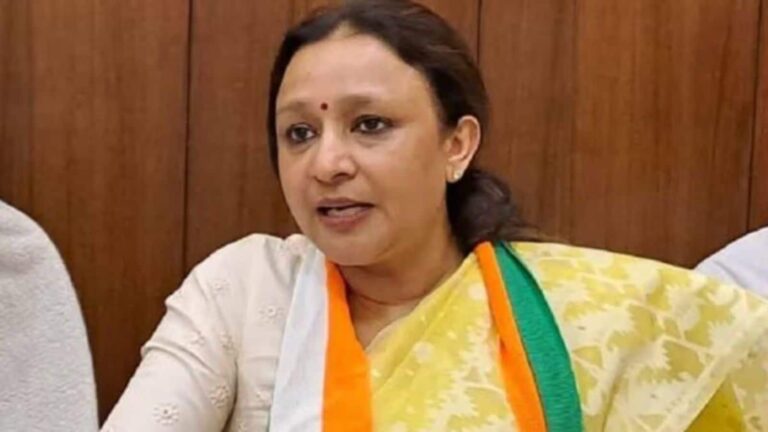 अजय राय की छुट्टी! कांग्रेस ने आराधना मिश्रा 'मोना' को सौंपी यूपी की कमान, जानिए कौन हैं ये, क्यों बनाया गया इन्हें अध्यक्ष?