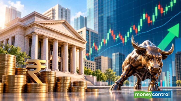 PSU Bank Stocks: दो सरकारी बैंकिंग स्टॉक्स को बेचने की सलाह, गोल्डमैन सैक्स ने कमाई और डिपॉजिट पर चिंता जताई