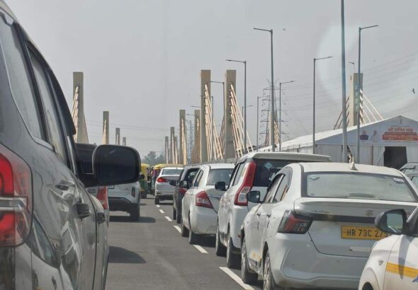 Barapullah flyover jam: बारापुला फेज-III फ्लाईओवर पर क्यों लग रहा है भारी जाम? अब नए सिरे से डिजाइन पर होगा काम