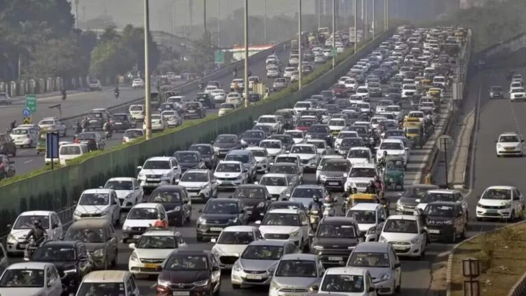 Delhi Traffic Advisory October 13: दिल्ली में आज इन 22 रास्तों पर प्रभावित हो सकती है ट्रैफिक, देखें पूरी लिस्ट