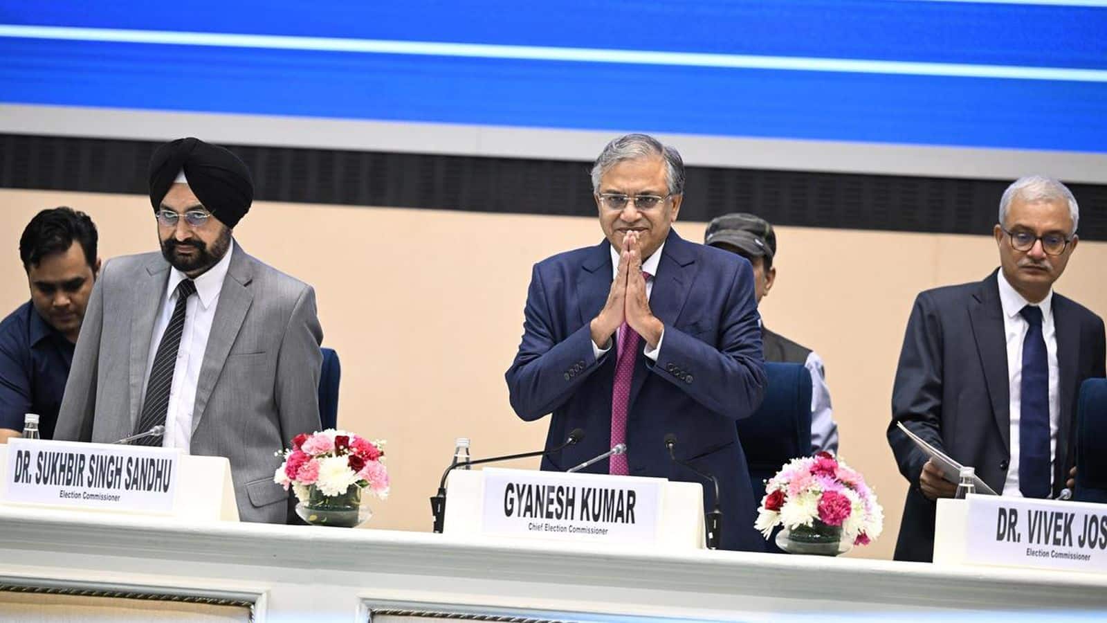 ECI Row: चुनाव आयुक्त सुखबीर संधू और विवेक जोशी की शिकायतों पर क्यों नहीं हुई कार्रवाई? RTI के जवाब में हुआ बड़ा खुलासा