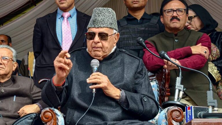 Farooq Abdullah: 'पाकिस्तान कश्मीरियों की रक्षा कर रहा है, वरना भारत के इरादे ठीक नहीं'; फारुक अब्दुल्ला के विवादित बयान पर बवाल, BJP भड़की