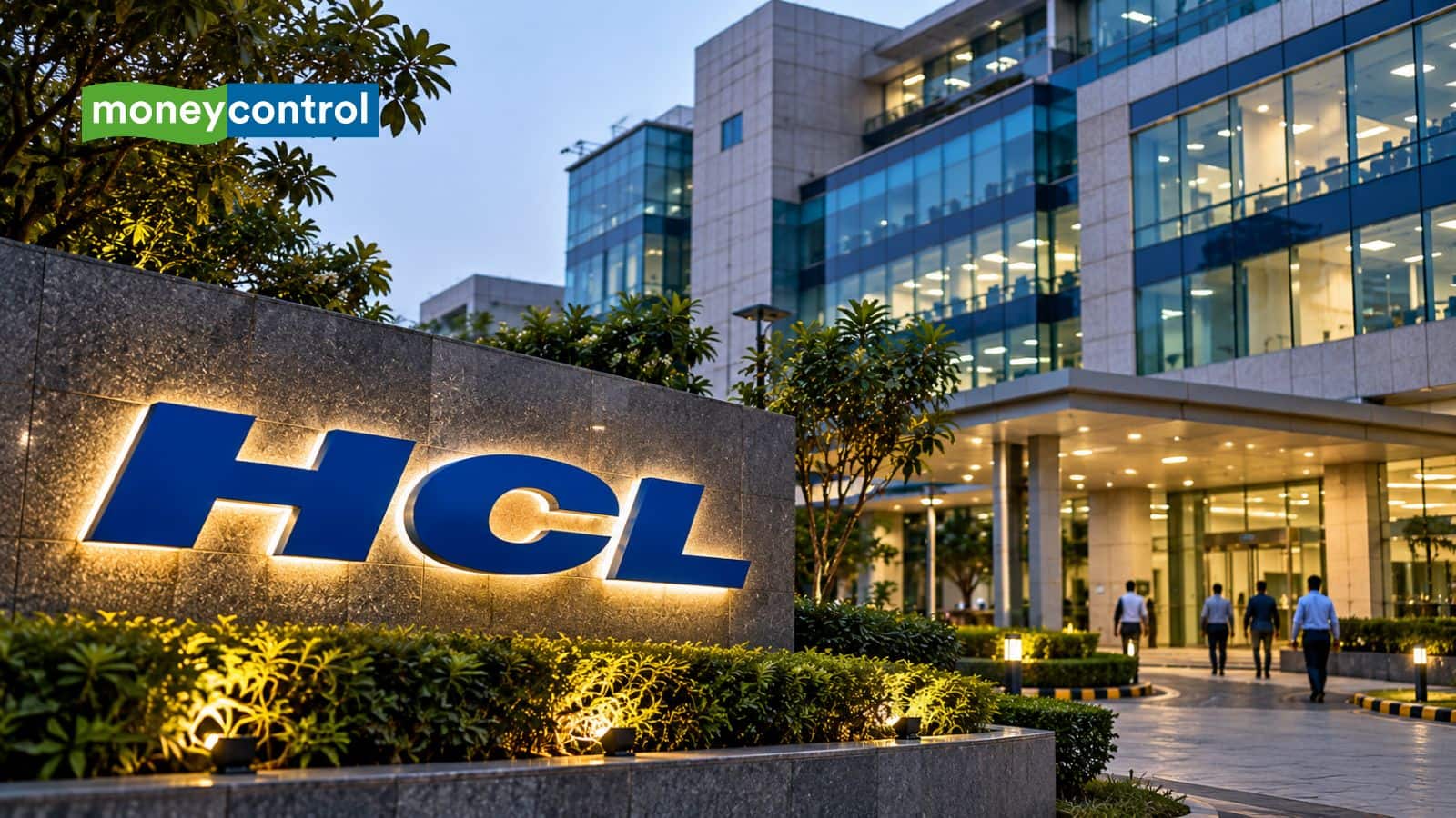 HCL Tech shares Price: Q2 नतीजों के बाद शेयर बना रॉकेट, 5% से ज्यादा चढ़कर बना निफ्टी का टॉप गेनर, एक्सपर्ट्स से जानें अब खरीदें , बेचें या रहे बनें