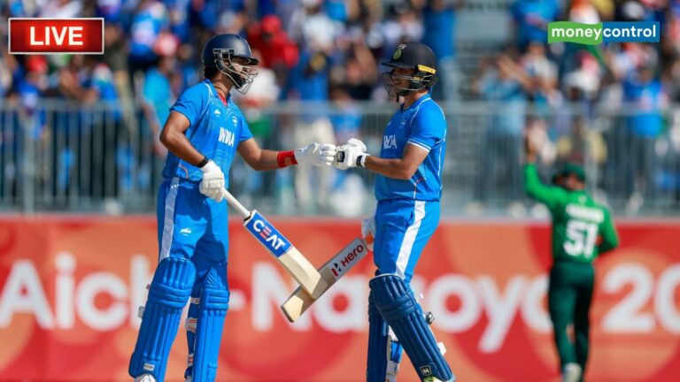 IND vs PAK Match Score Live: थम गई अभिषेक की तूफानी पारी, 61 रन पर लौटे पवेलियन