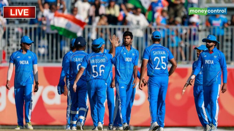 IND vs PAK Match Score Live: हसन नवाज ने 28 गेंदों में ठोकी फिफ्टी, पाकिस्तान का स्कोर 110 के पार