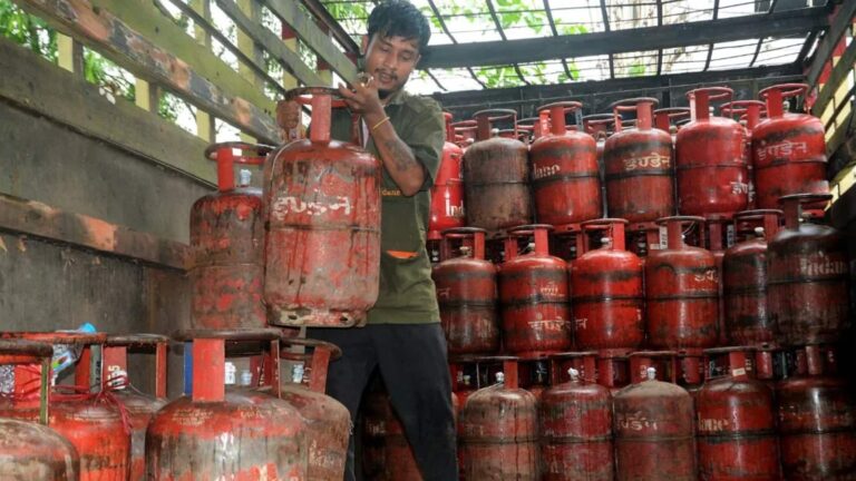 LPG Price 11 October 2026: दिल्ली से पटना तक LPG के ताजा भाव जारी, चेक करें नई कीमतें