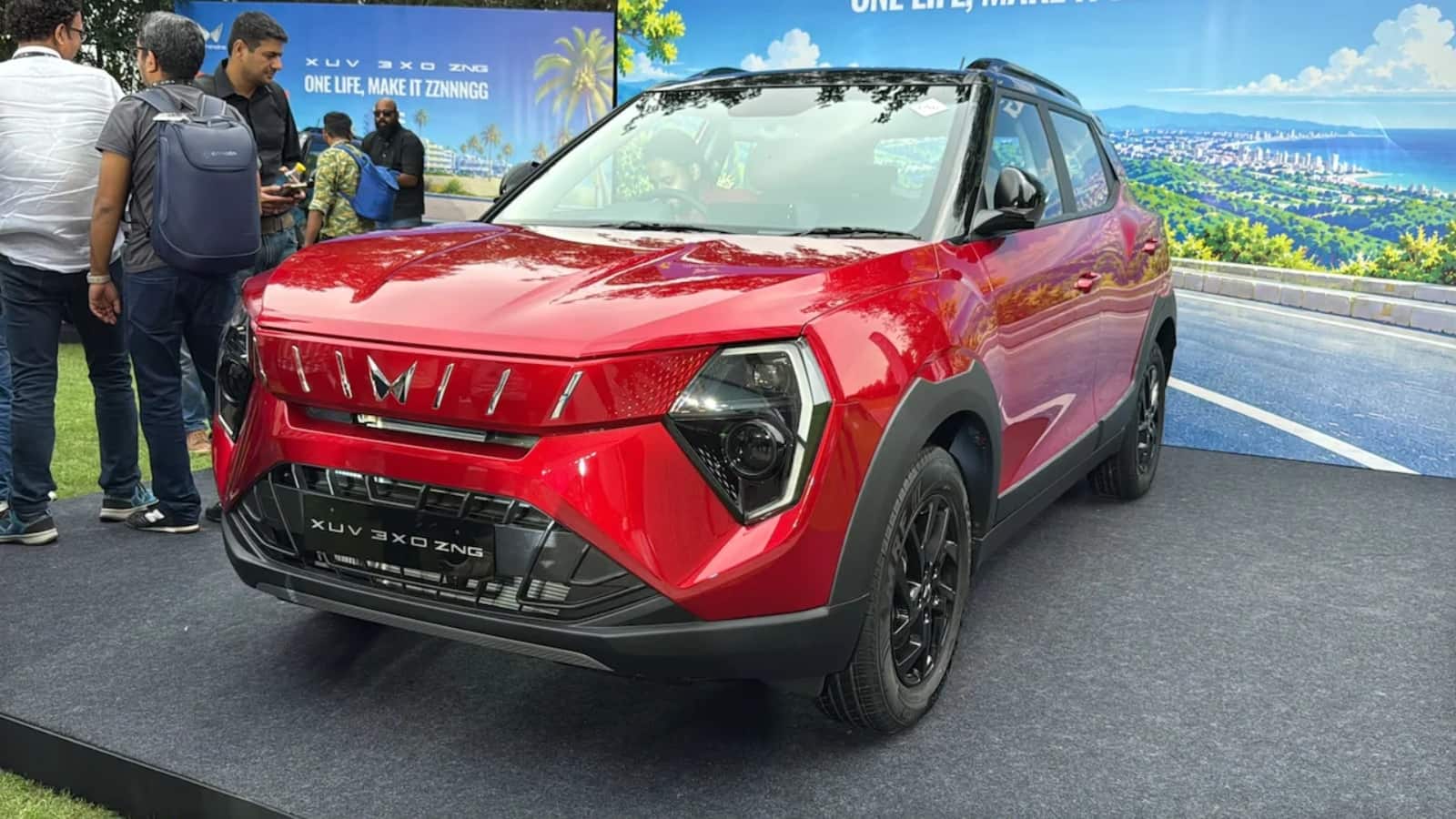 Mahindra XUV 3XO CNG लॉन्च, मिलेंगे 6 एयरबैग और 360-डिग्री कैमरा, जानें कीमत और माइलेज