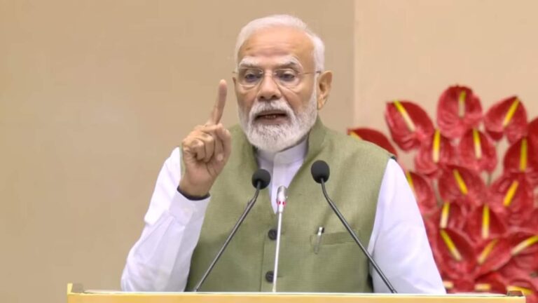 पीएम मोदी ने कहा डीबीटी ने लगभग 5 लाख करोड़ रुपये गलत हाथों में जाने से बचाए, मोबाइल फोन बना गवर्नेंस का हिस्सा