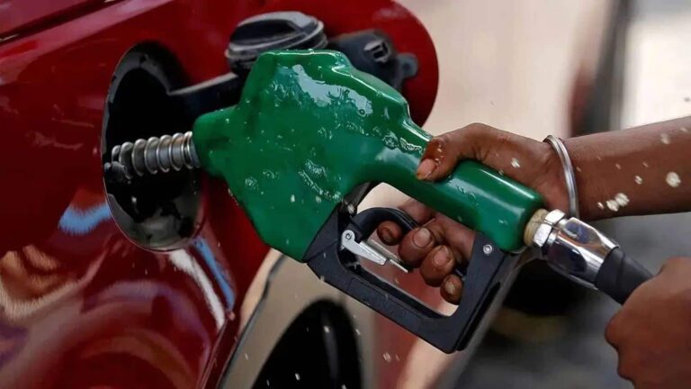 Petrol-Diesel Price Today October 1: पेट्रोल-डीजल की नई कीमतें जारी, जानें- दिल्ली से मुंबई और लखनऊ से पटना तक बड़े शहरों के ताजा रेट