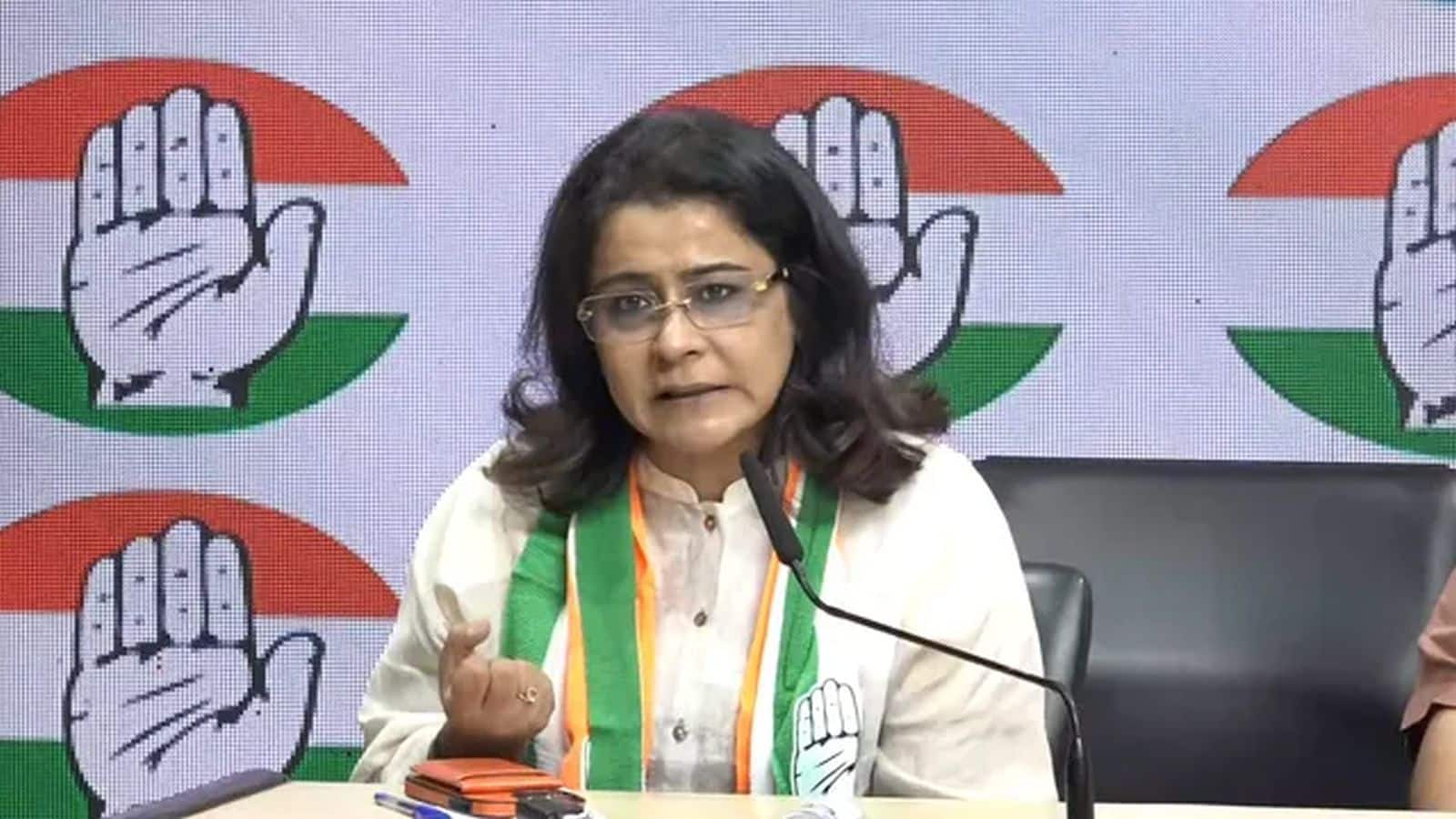 Priyanka Kakkar: पंजाब चुनाव से पहले आम आदमी पार्टी को बड़ा झटका, AAP प्रवक्ता प्रियंका कक्कड़ कांग्रेस में शामिल