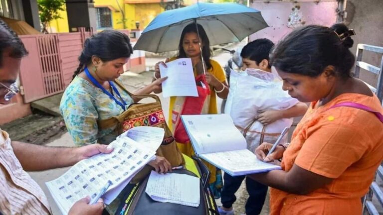 UP SIR Update: यूपी के CEO ने 10 अप्रैल के बाद के सभी वोटर फॉर्म्स की ऑडिट के दिए आदेश, वोटर लिस्ट में गड़बड़ी के आरोपों के बाद उठाया ये कदम