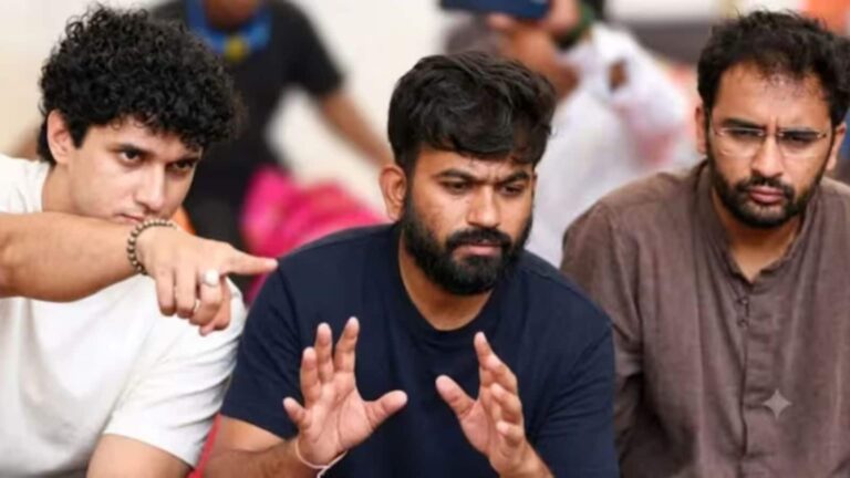 'लंदन की लाखों की कमाई और आरामदायक जिंदगी छोड़ देश के लिए लड़े आशुतोष और सौरभ...' , CJP नेता अभिजीत दिपके ने लिखी इमोशनल पोस्ट