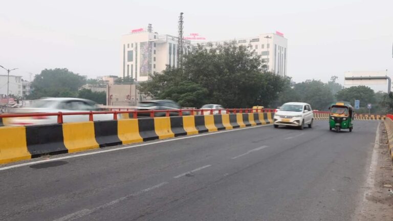 Delhi Air Quality: दिल्ली में दम घुटने वाला मौसम शुरू! 38 सेंटरों पर खराब हुई हवा, जानिए कब तक मिलेगी राहत