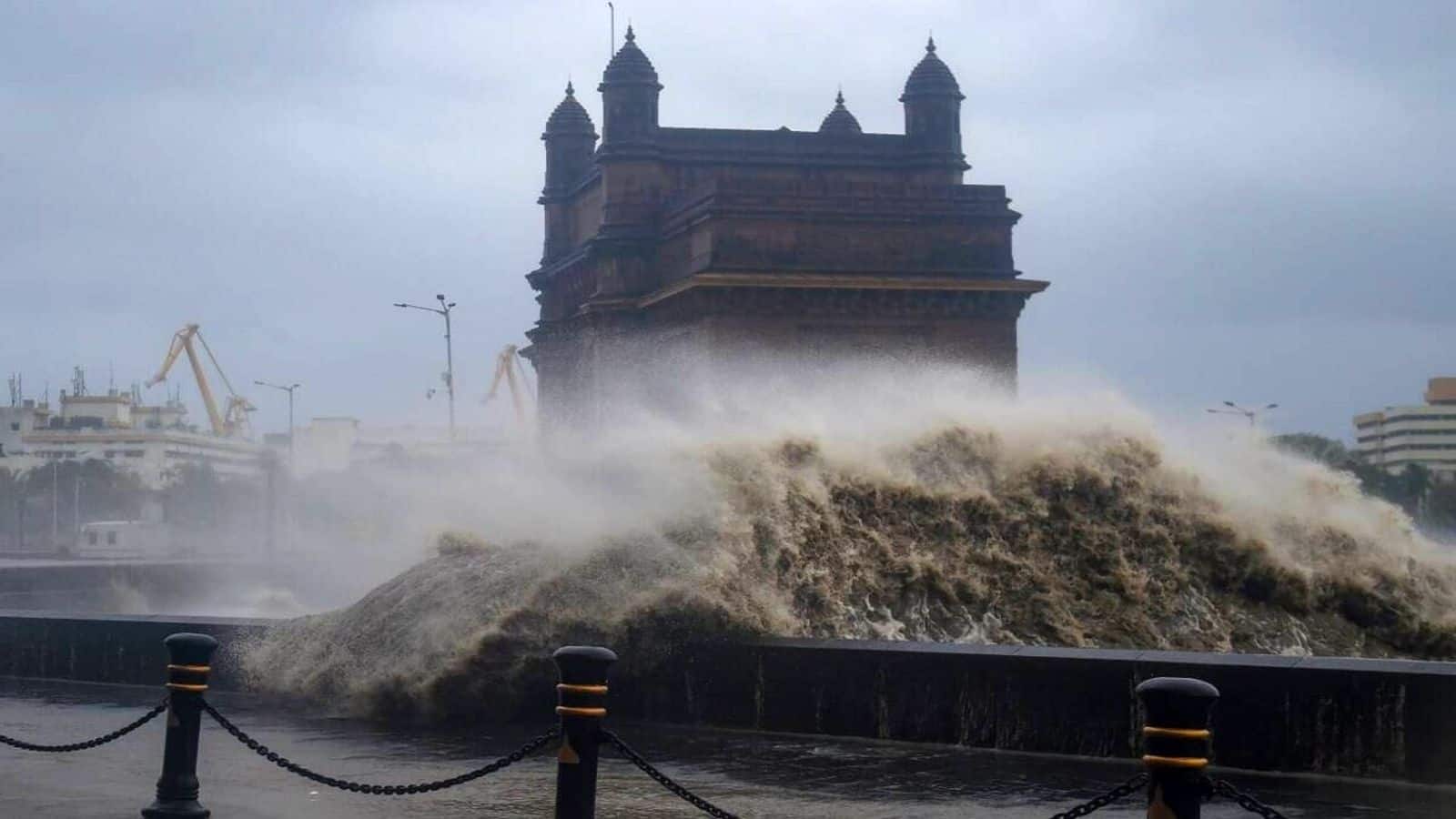 IMD Cyclone Warning: बंगाल की खाड़ी में उठेगा भयंकर चक्रवाती तूफान! इन राज्यों में भारी बारिश का अलर्ट, 26 अक्टूबर तक ऐसा रहेगा मौसम