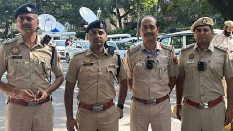 Delhi Protest: रात के अंधेरे में भी रिकॉर्डिंग करने वाले बॉडी कैमरों से लैस हुए दिल्ली पुलिस के जवान, समझिए क्या है तैयारी