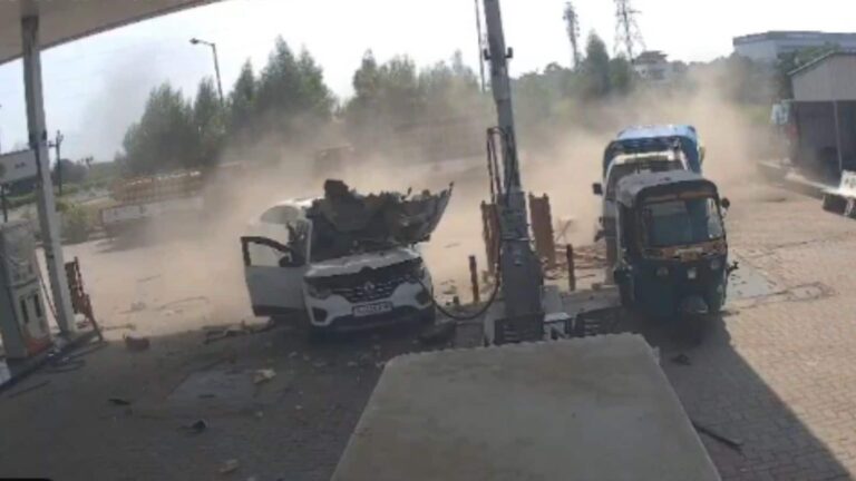 CNG Blast Viral Video: सीएनजी भरवाते ही सेकेंडों में फटी कार! CCTV में कैद हुआ खौफनाक धमाका