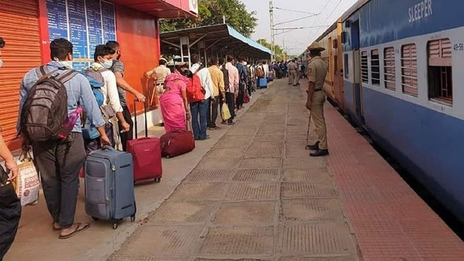 Gaon Chalo Andolan: गुजरात से यूपी-बिहार में वापस अपने घर लौट रहे हैं लाखों माइग्रेंट वर्कर, जानें सूरत के ‘गांव चलो आंदोलन’ का सच